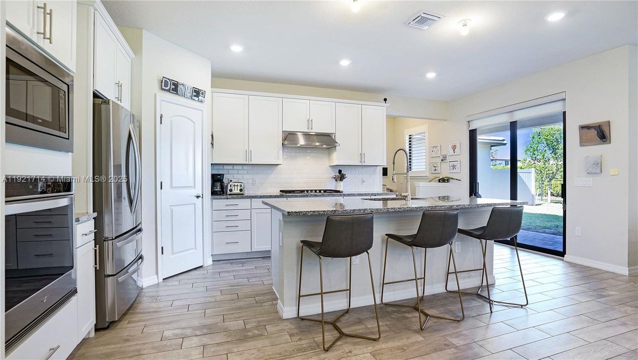 For Rent: $4,195 (4 beds, 2 baths, 2377 Square Feet)