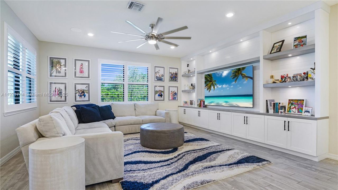 For Rent: $4,195 (4 beds, 2 baths, 2377 Square Feet)