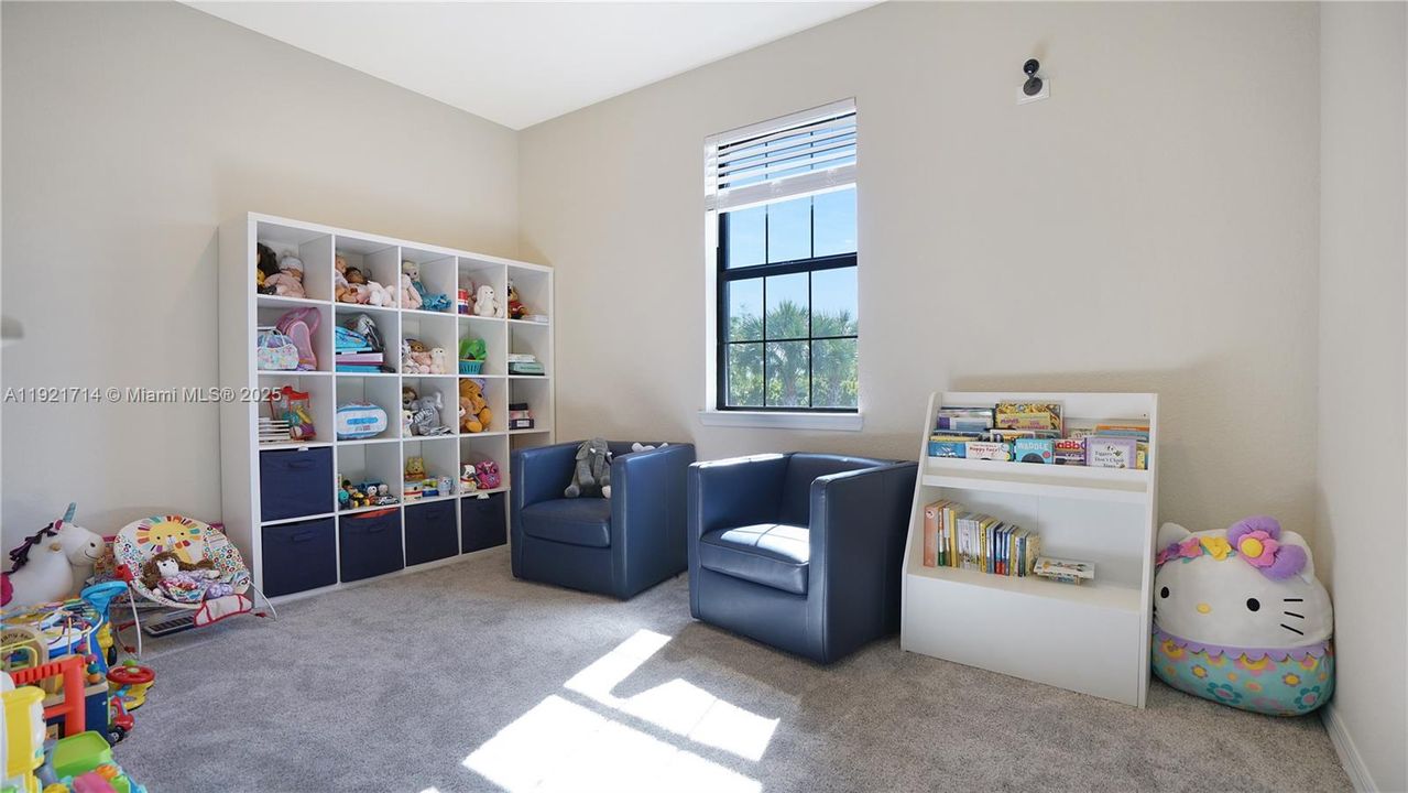 For Rent: $4,195 (4 beds, 2 baths, 2377 Square Feet)