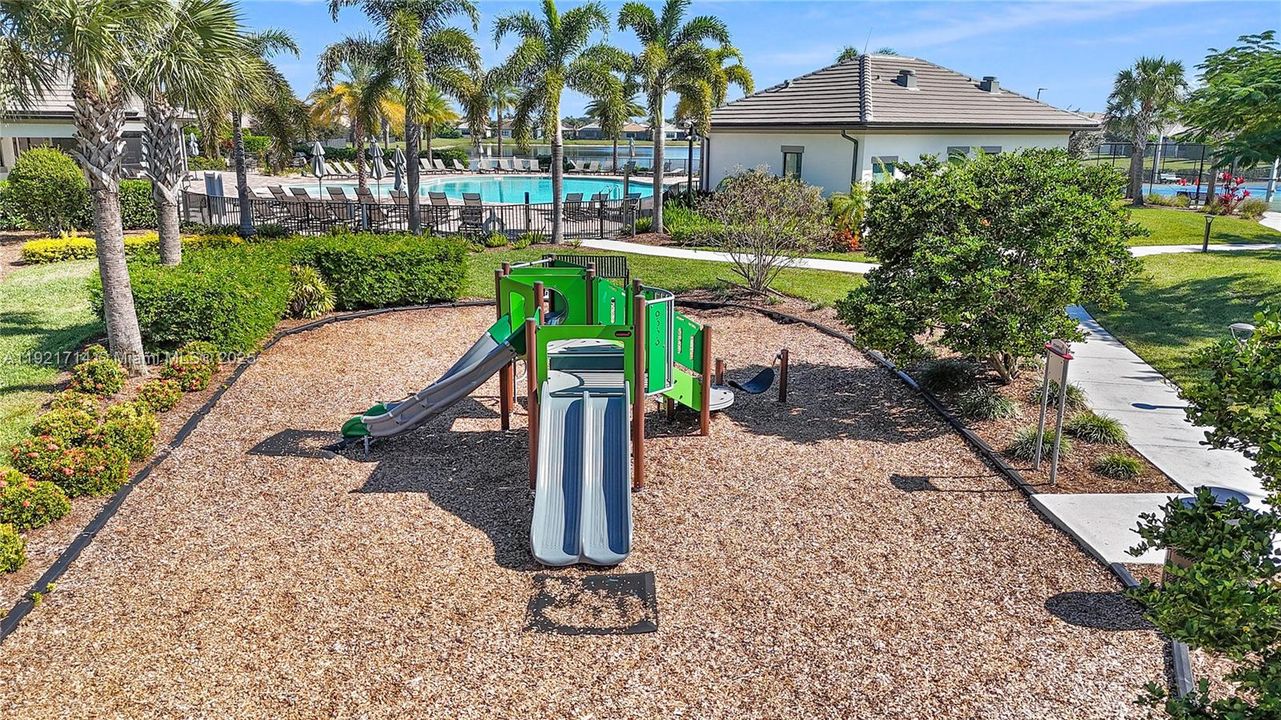 For Rent: $4,195 (4 beds, 2 baths, 2377 Square Feet)