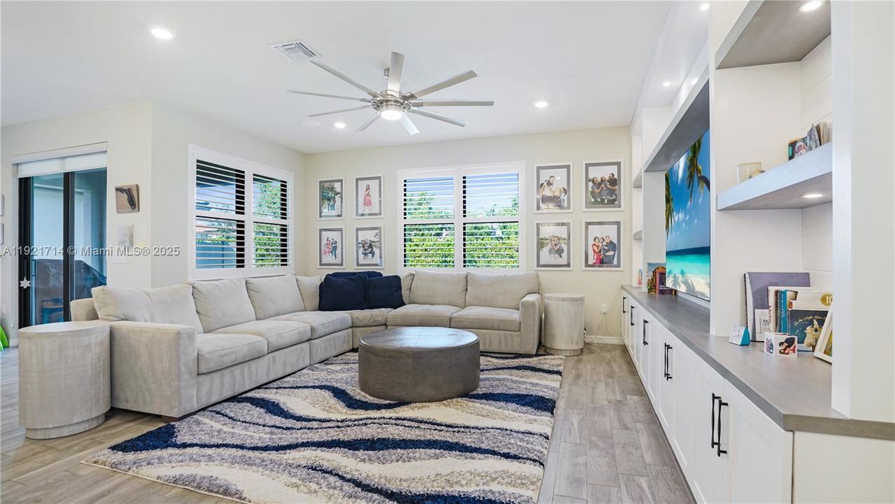 For Rent: $4,195 (4 beds, 2 baths, 2377 Square Feet)