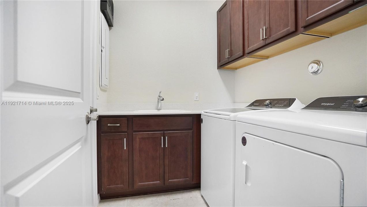 For Rent: $4,195 (4 beds, 2 baths, 2377 Square Feet)