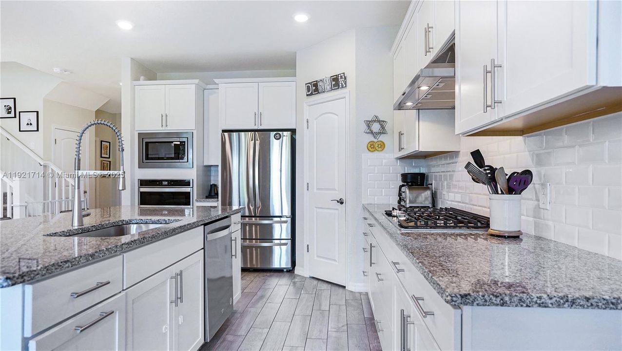 For Rent: $4,195 (4 beds, 2 baths, 2377 Square Feet)