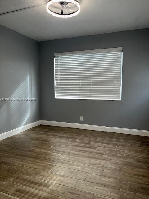 Active With Contract: $1,500 (1 beds, 1 baths, 650 Square Feet)