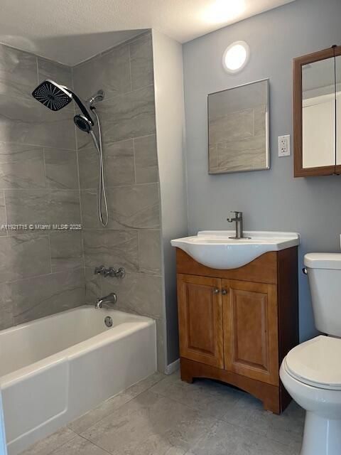 Active With Contract: $1,500 (1 beds, 1 baths, 650 Square Feet)