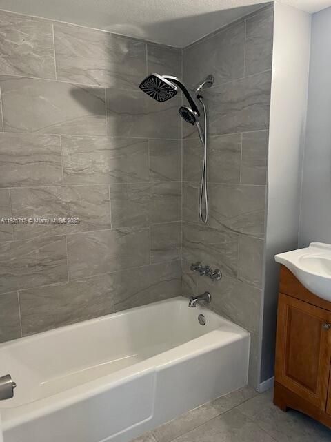 Active With Contract: $1,500 (1 beds, 1 baths, 650 Square Feet)