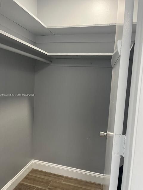 Active With Contract: $1,500 (1 beds, 1 baths, 650 Square Feet)