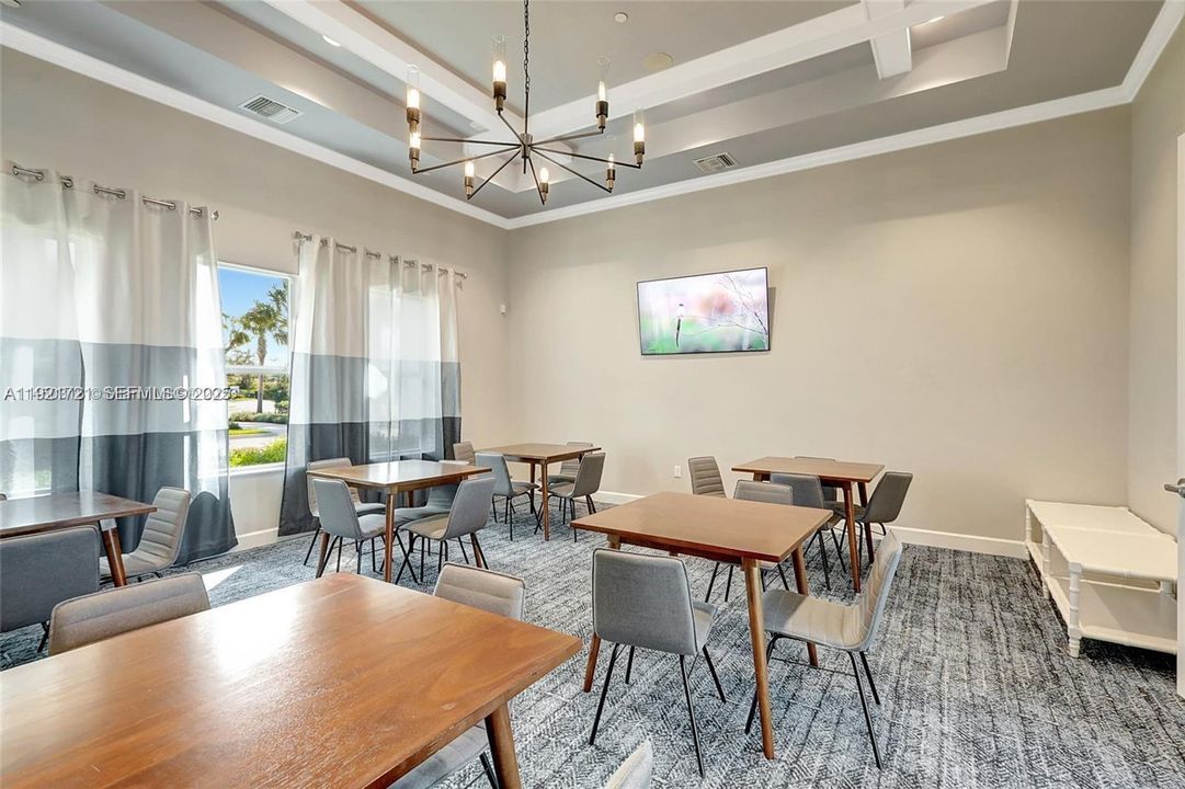 For Sale: $435,000 (3 beds, 2 baths, 1693 Square Feet)