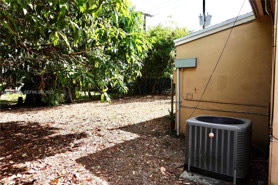 На продажу: $499,000 (4 спален, 2 ванн, 1350 Квадратных фут)