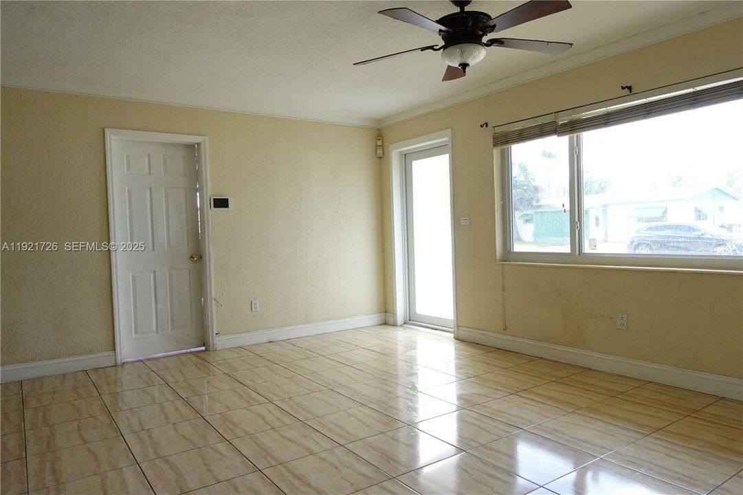 На продажу: $499,000 (4 спален, 2 ванн, 1350 Квадратных фут)