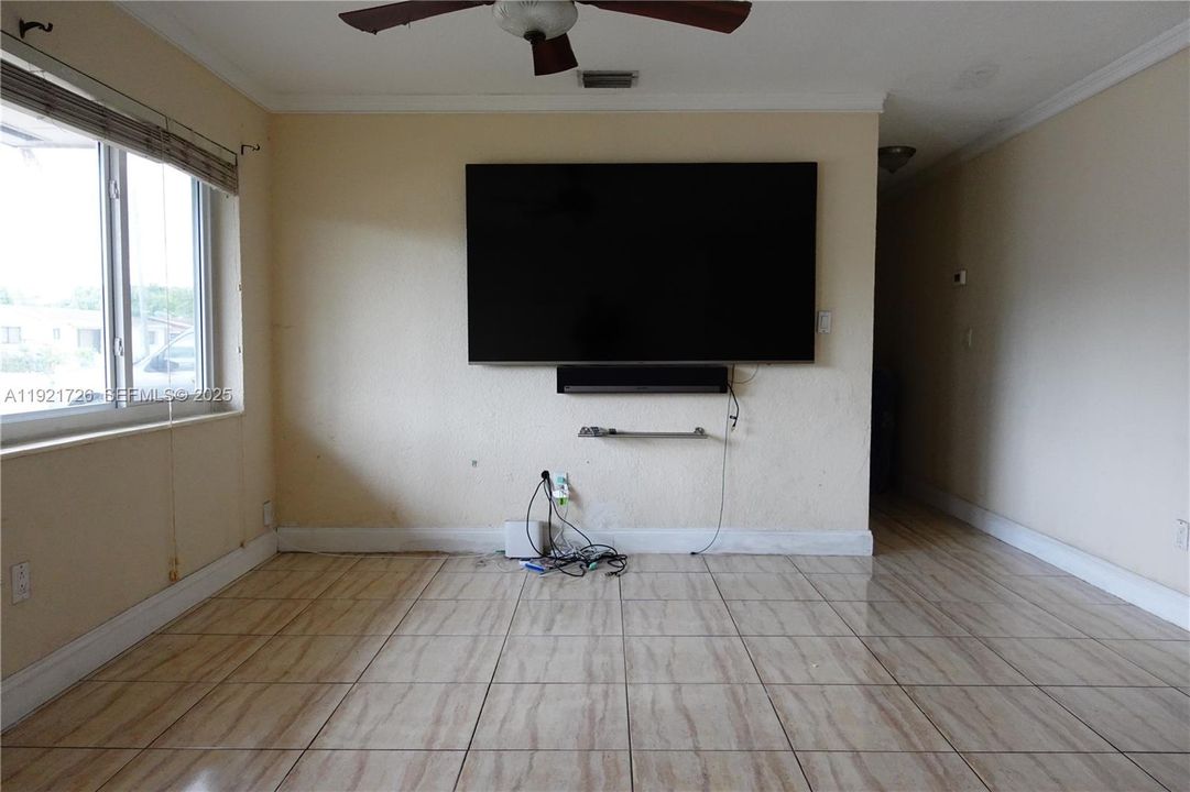 На продажу: $499,000 (4 спален, 2 ванн, 1350 Квадратных фут)