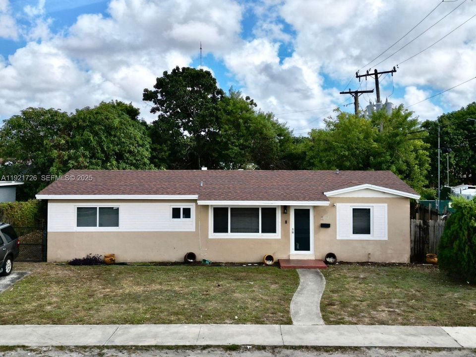 На продажу: $499,000 (4 спален, 2 ванн, 1350 Квадратных фут)