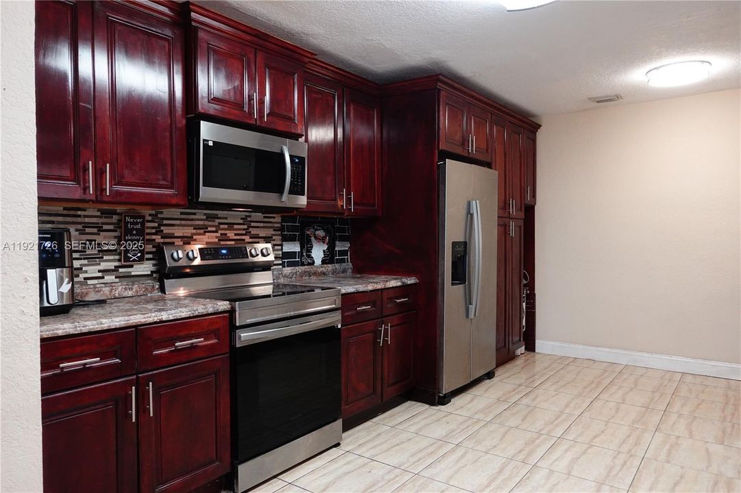 На продажу: $499,000 (4 спален, 2 ванн, 1350 Квадратных фут)