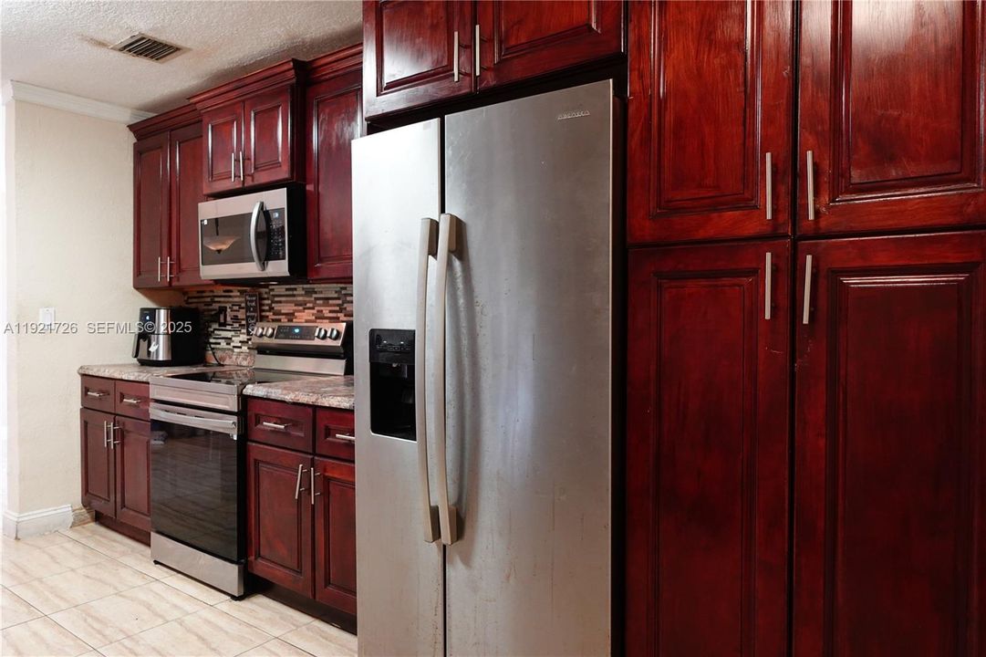 На продажу: $499,000 (4 спален, 2 ванн, 1350 Квадратных фут)