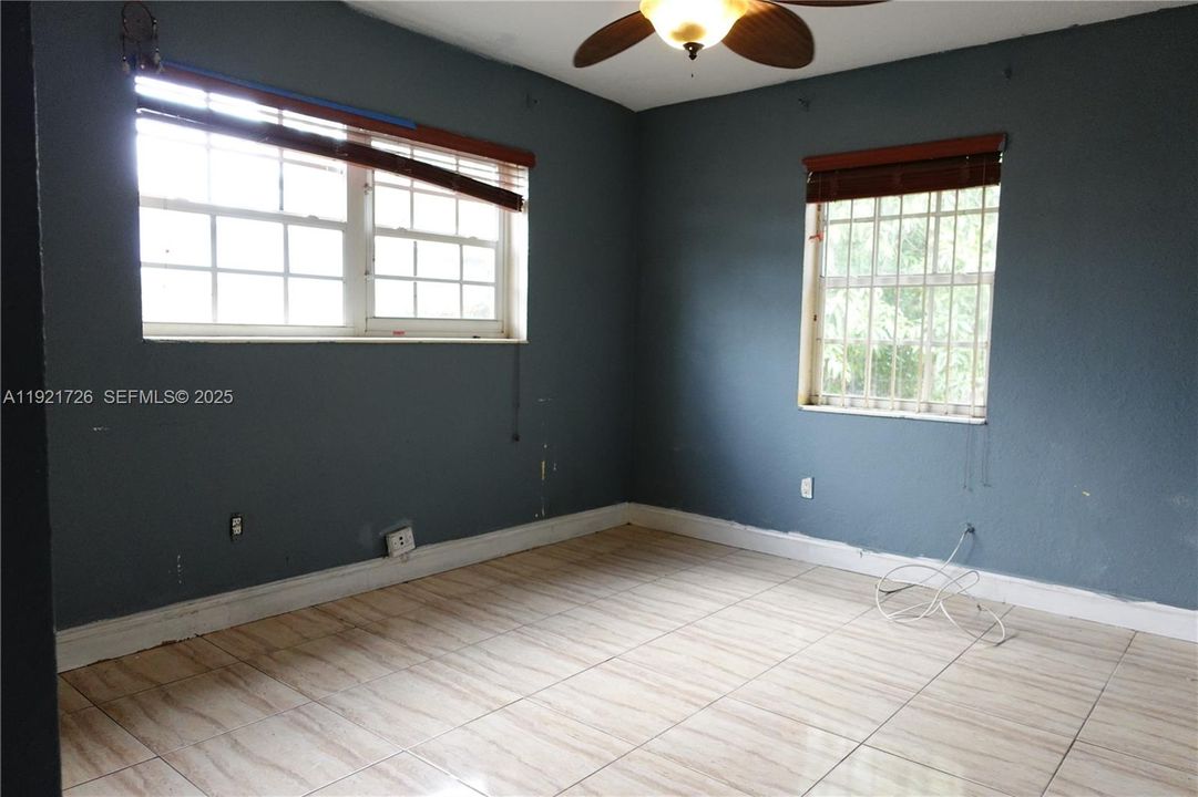 На продажу: $499,000 (4 спален, 2 ванн, 1350 Квадратных фут)