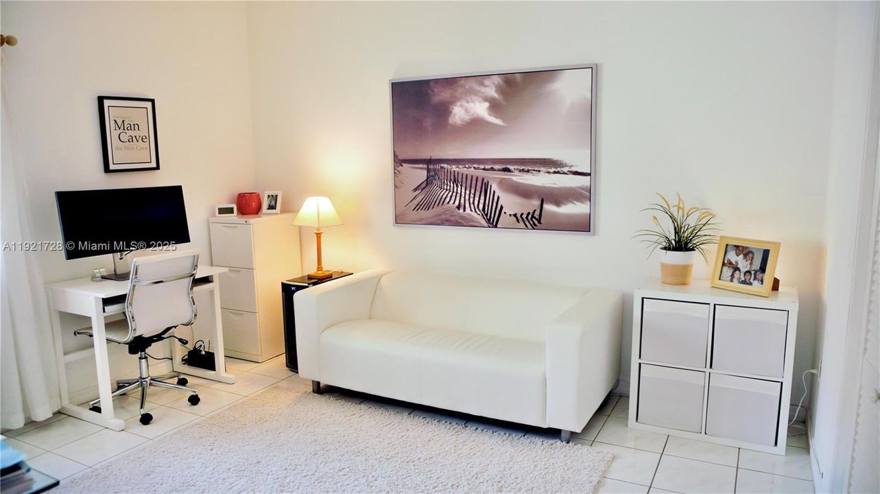 Home Office - Previous decoration before adding a Led TV