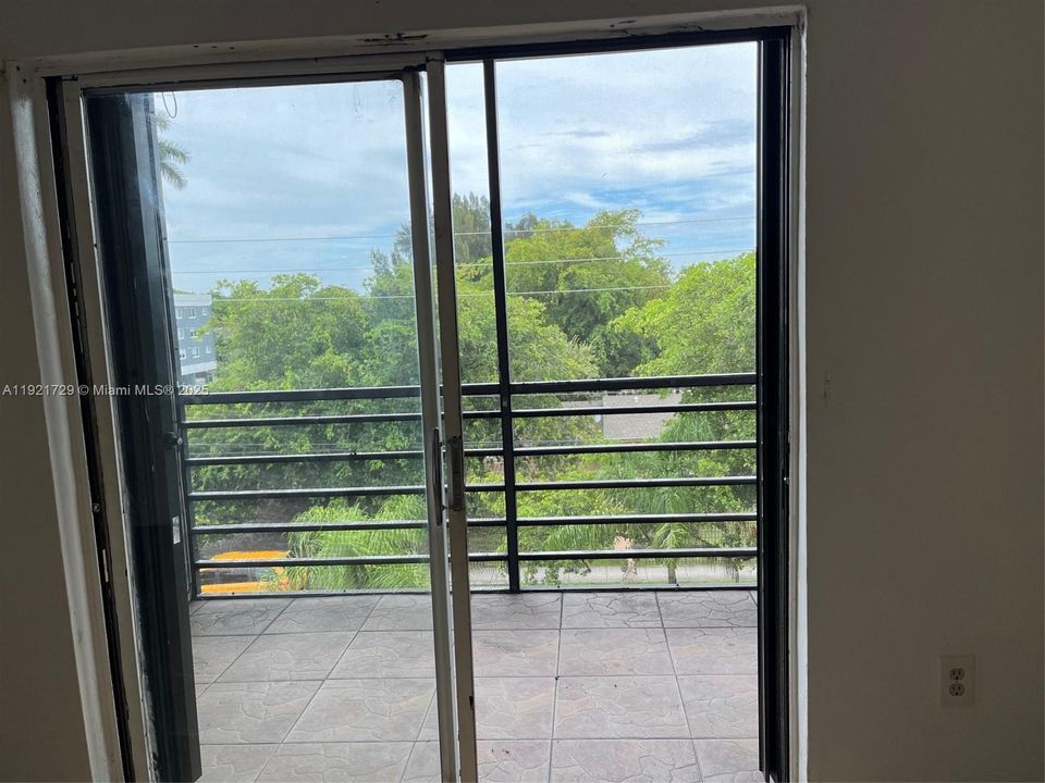 待售: $139,000 (1 贝兹, 1 浴室, 693 平方英尺)