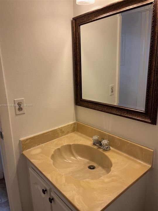 待售: $139,000 (1 贝兹, 1 浴室, 693 平方英尺)