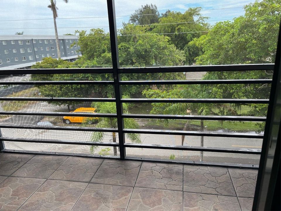 待售: $139,000 (1 贝兹, 1 浴室, 693 平方英尺)