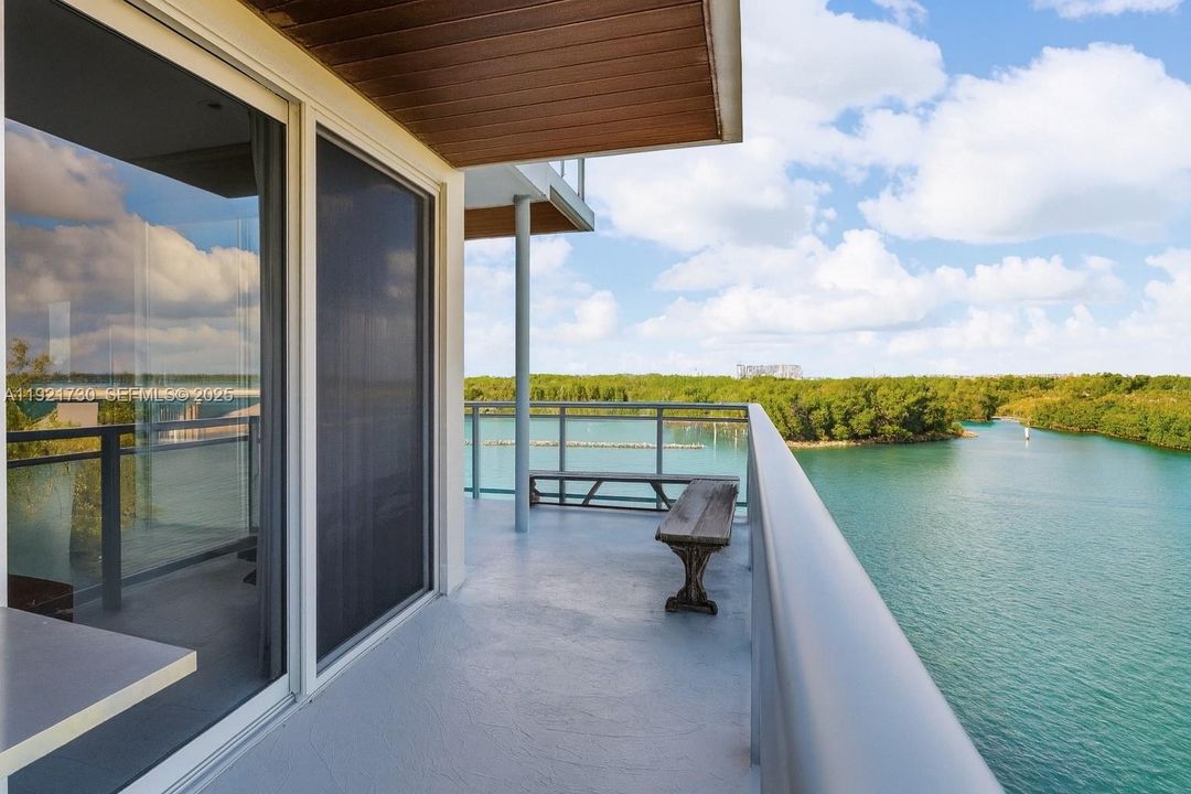 For Sale: $1,899,000 (3 beds, 3 baths, 2185 Square Feet)