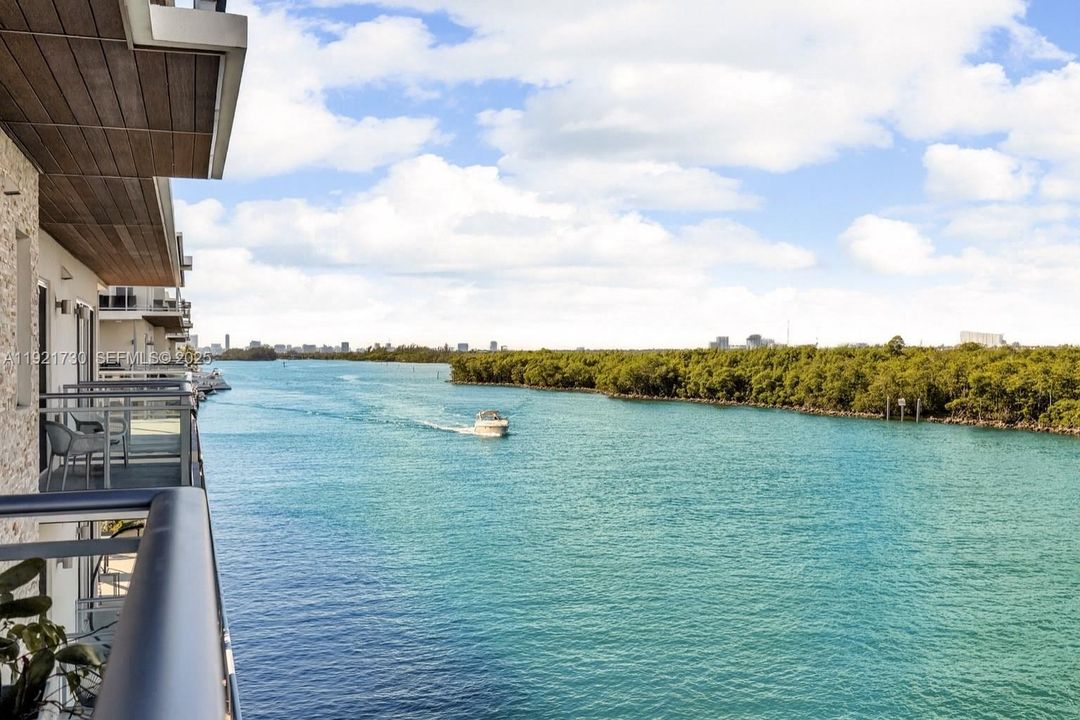 For Sale: $1,899,000 (3 beds, 3 baths, 2185 Square Feet)