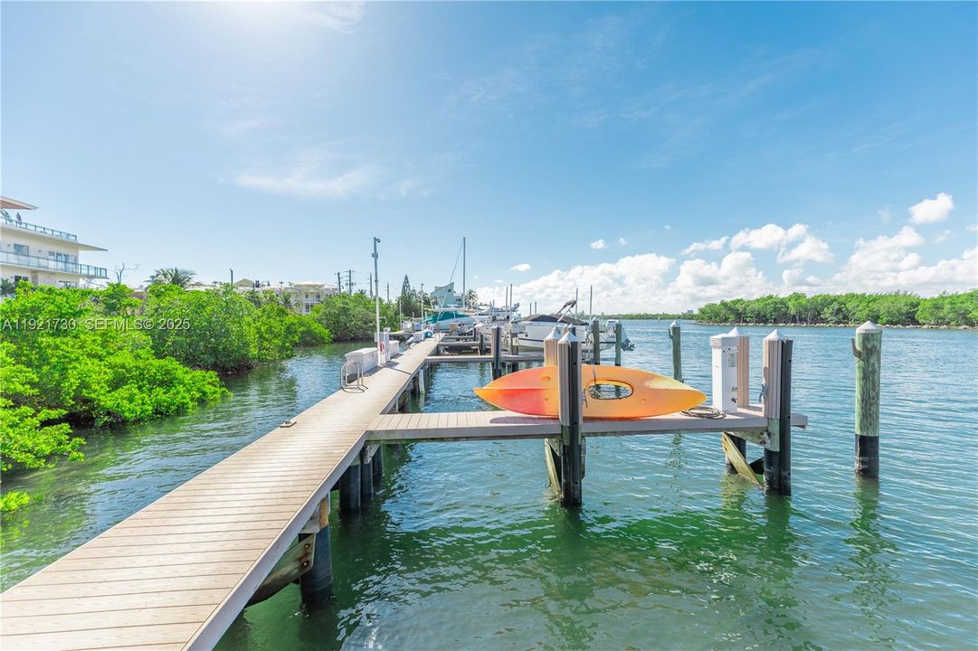 For Sale: $1,899,000 (3 beds, 3 baths, 2185 Square Feet)