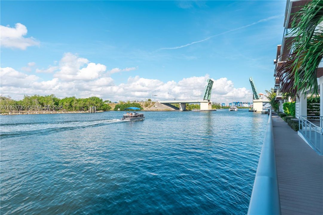 For Sale: $1,899,000 (3 beds, 3 baths, 2185 Square Feet)