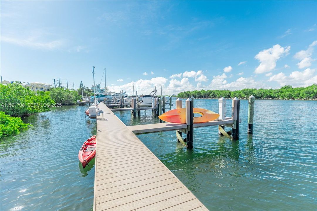 For Sale: $1,899,000 (3 beds, 3 baths, 2185 Square Feet)