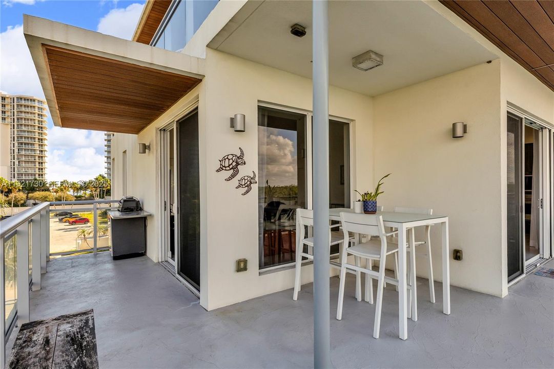 For Sale: $1,899,000 (3 beds, 3 baths, 2185 Square Feet)