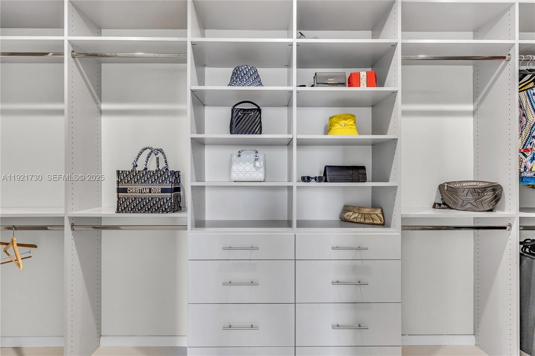 For Sale: $1,899,000 (3 beds, 3 baths, 2185 Square Feet)