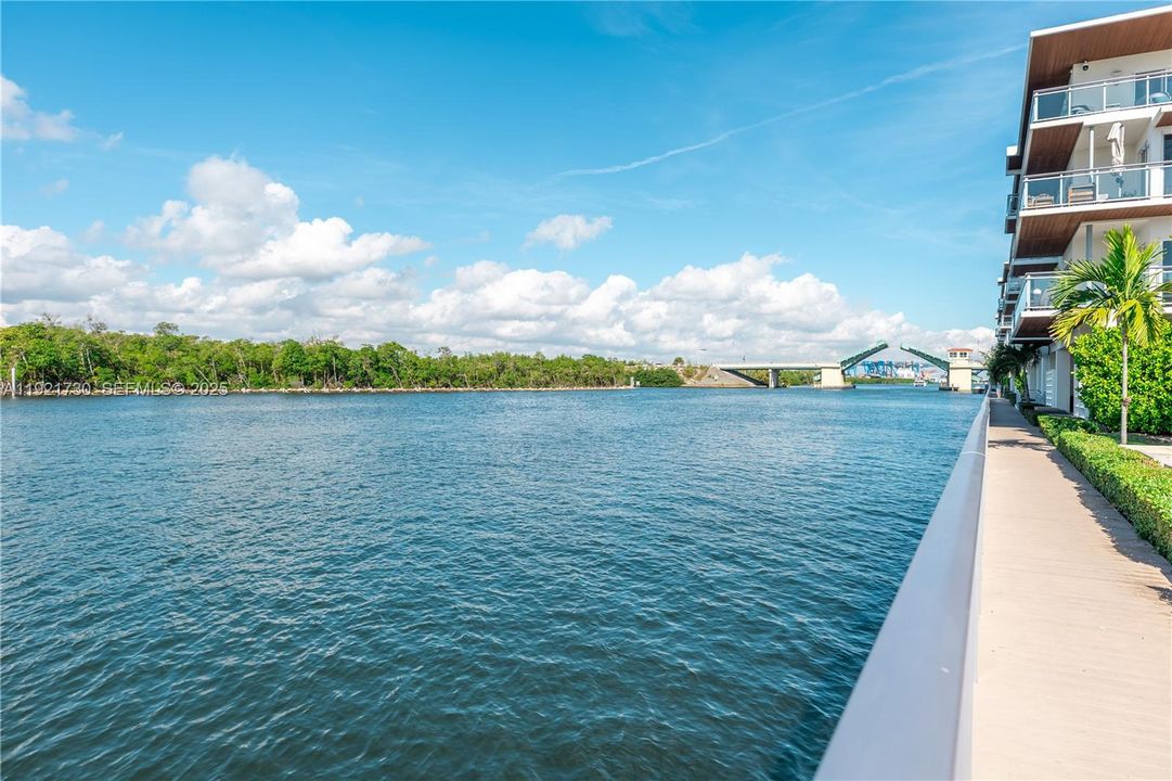 For Sale: $1,899,000 (3 beds, 3 baths, 2185 Square Feet)