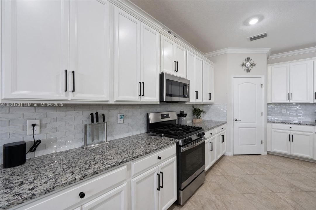 На продажу: $615,000 (3 спален, 3 ванн, 2444 Квадратных фут)