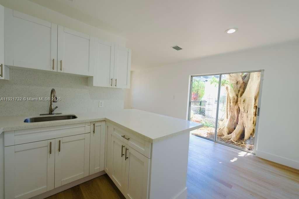 For Rent: $2,600 (2 beds, 2 baths, 900 Square Feet)