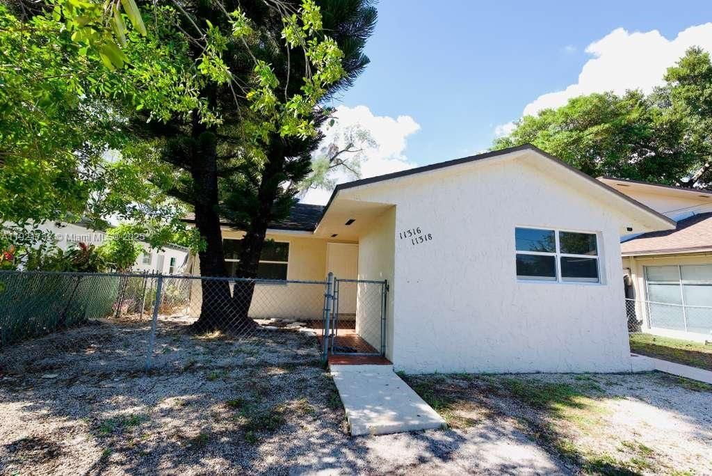 For Rent: $2,600 (2 beds, 2 baths, 900 Square Feet)