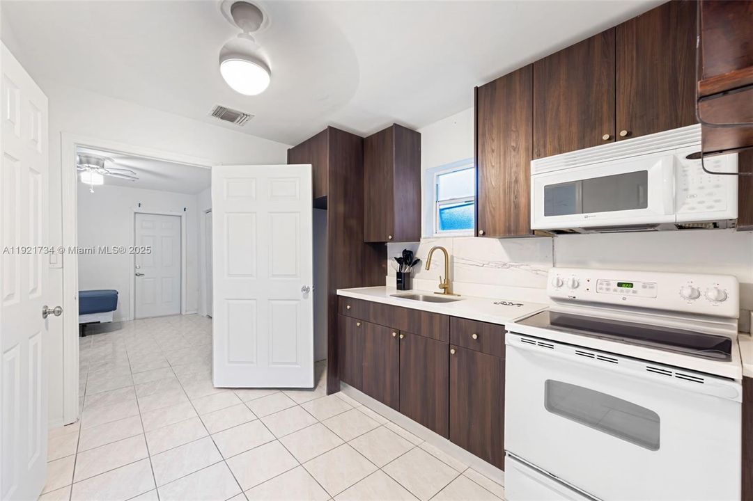 En Venta: $959,000 (2 camas, 2 baños, 2280 Pies cuadrados)