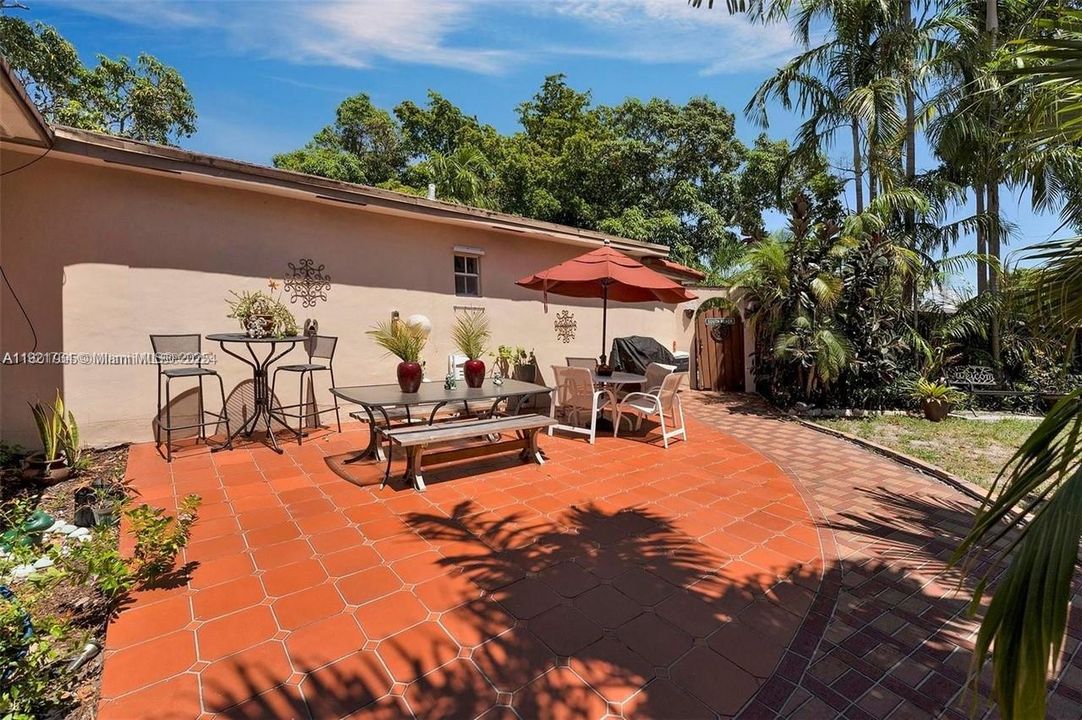 En Venta: $959,000 (2 camas, 2 baños, 2280 Pies cuadrados)