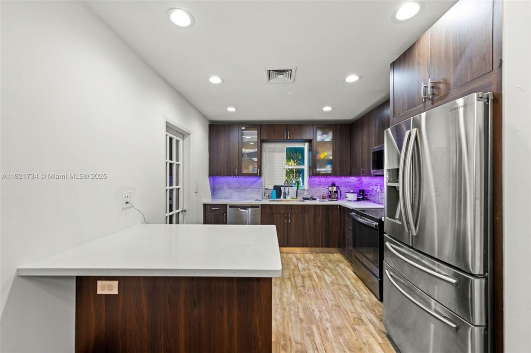 En Venta: $959,000 (2 camas, 2 baños, 2280 Pies cuadrados)