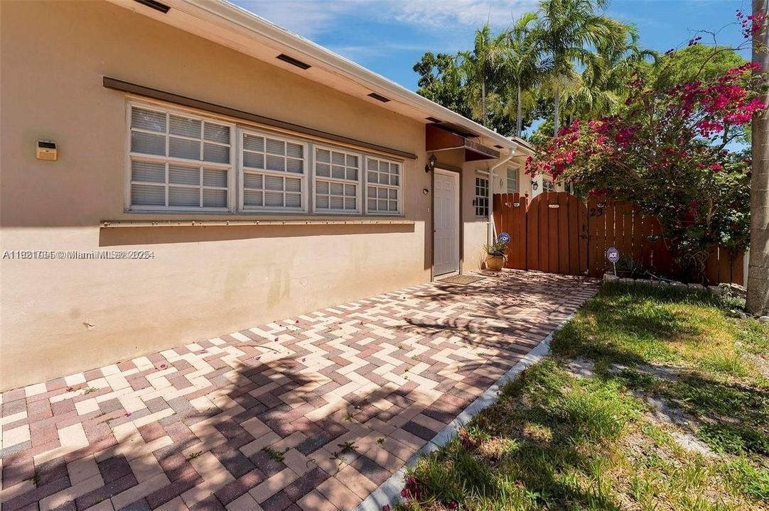 En Venta: $959,000 (2 camas, 2 baños, 2280 Pies cuadrados)