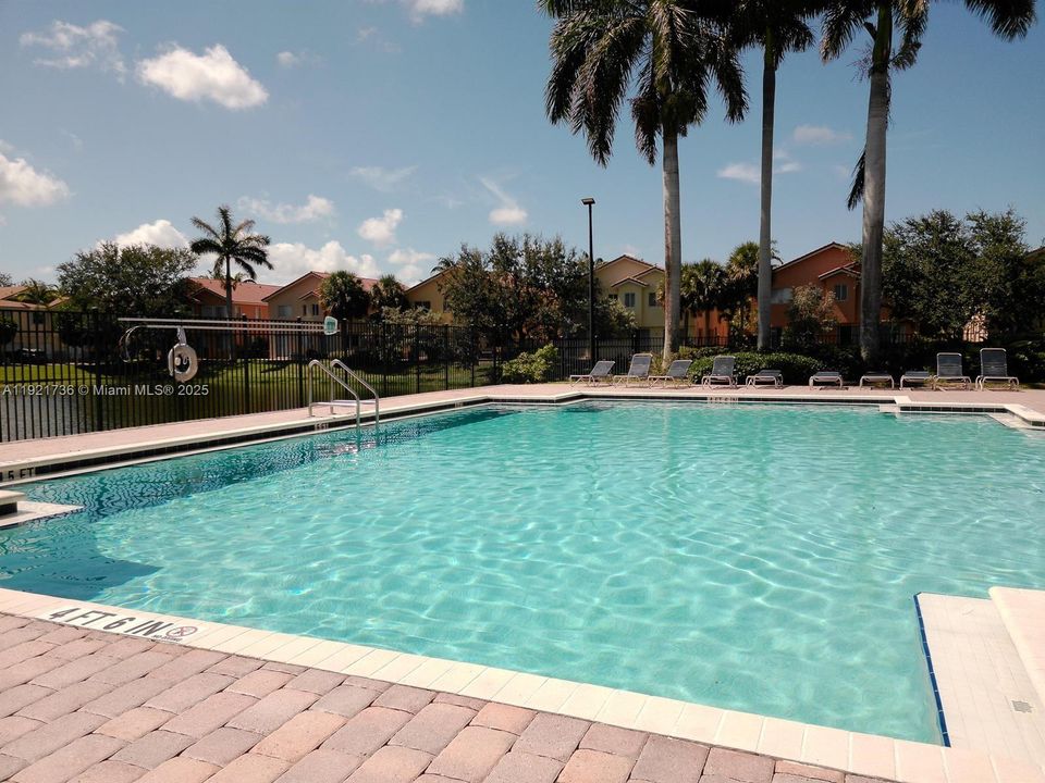 待售: $259,900 (2 贝兹, 2 浴室, 1022 平方英尺)