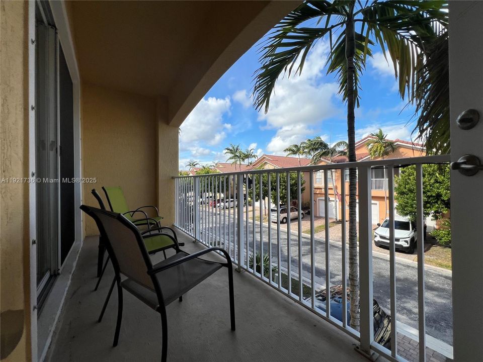 待售: $259,900 (2 贝兹, 2 浴室, 1022 平方英尺)