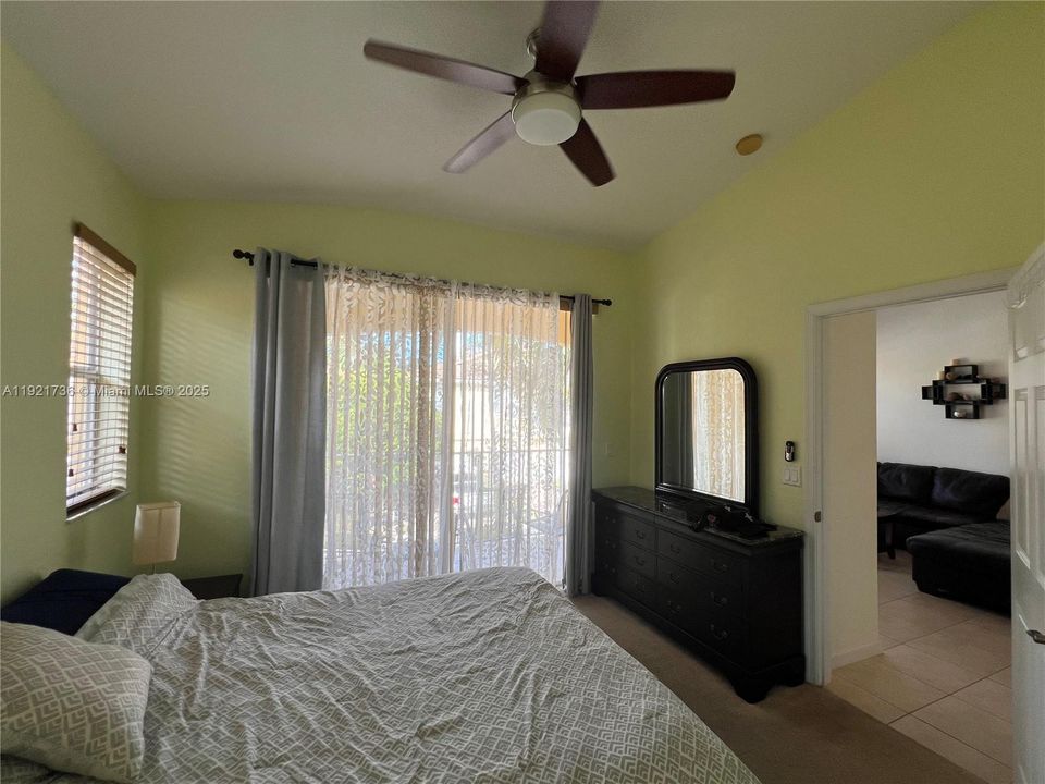 待售: $259,900 (2 贝兹, 2 浴室, 1022 平方英尺)