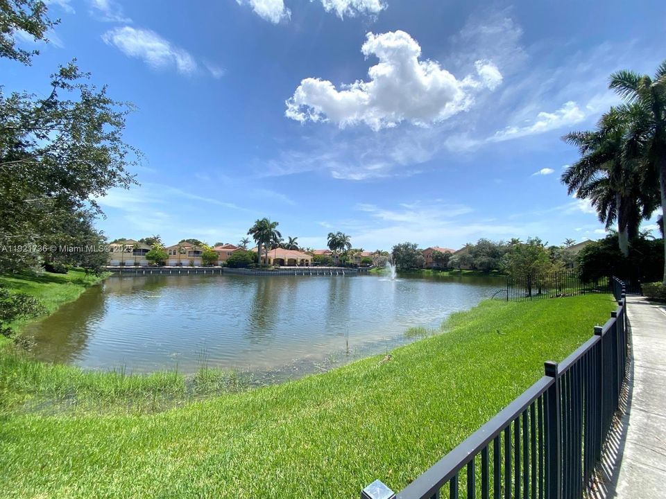 待售: $259,900 (2 贝兹, 2 浴室, 1022 平方英尺)