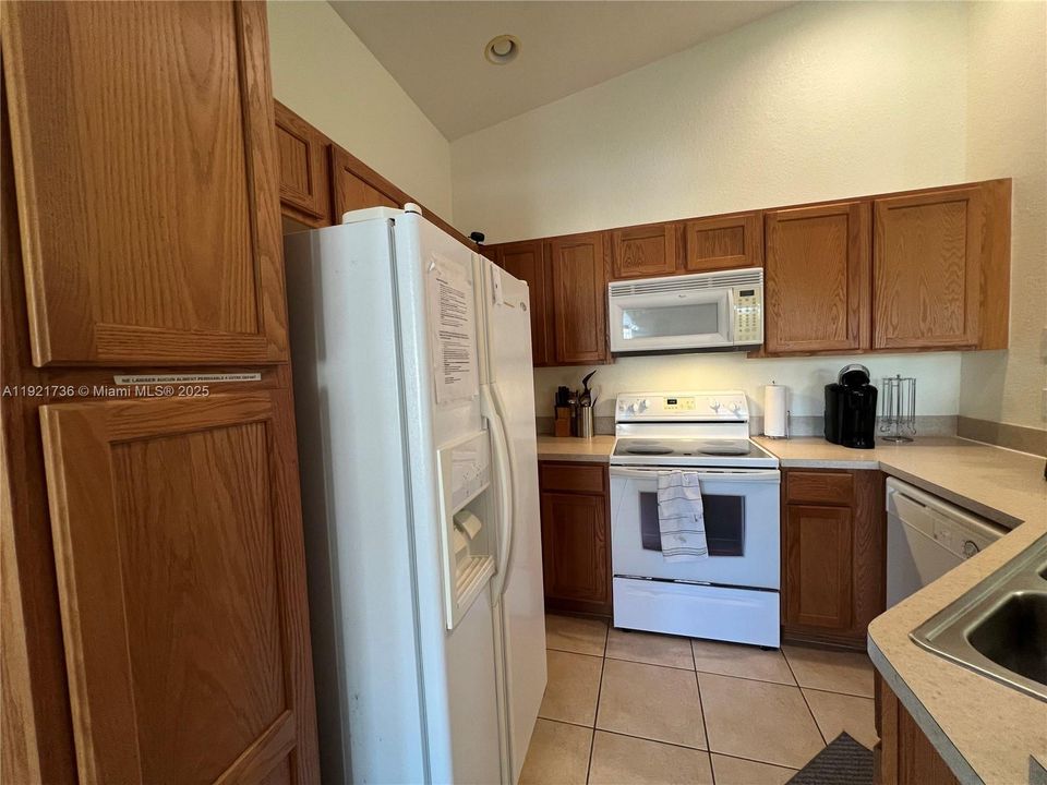 待售: $259,900 (2 贝兹, 2 浴室, 1022 平方英尺)