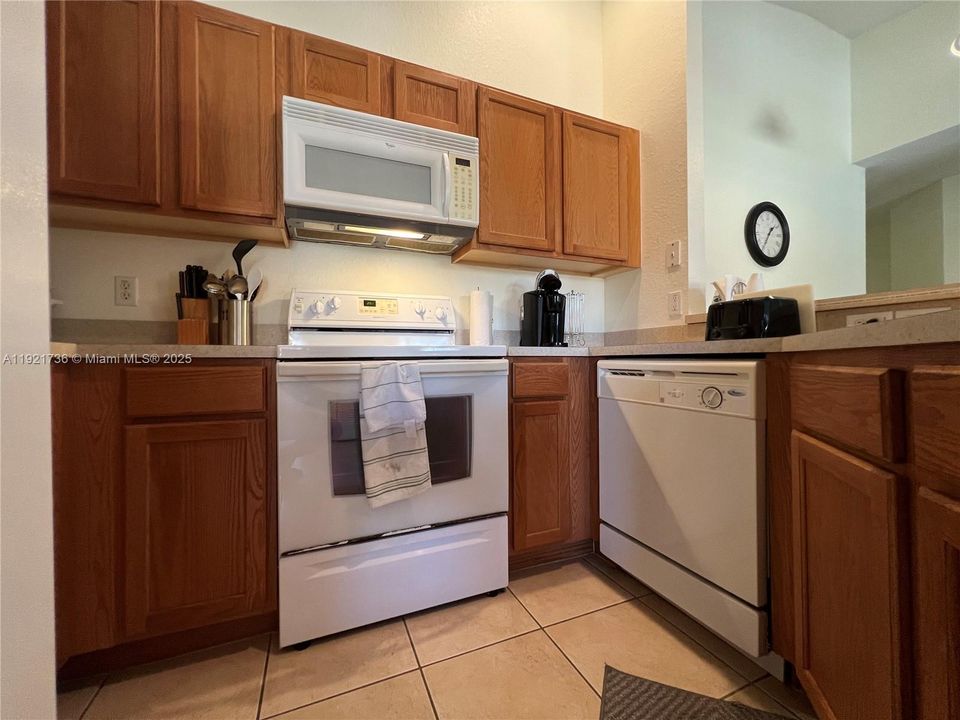 待售: $259,900 (2 贝兹, 2 浴室, 1022 平方英尺)