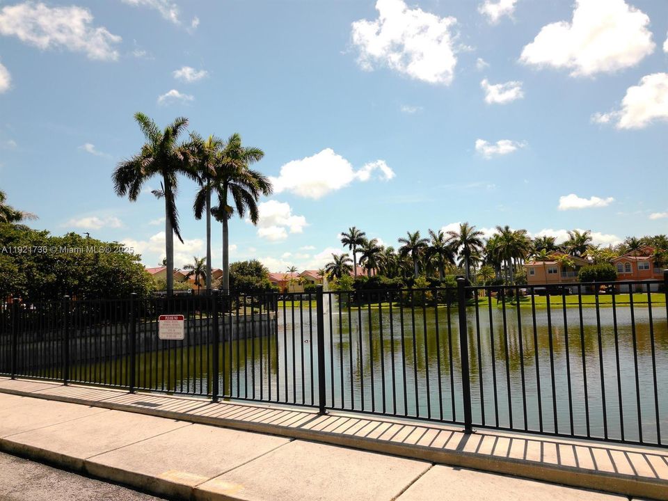 待售: $259,900 (2 贝兹, 2 浴室, 1022 平方英尺)