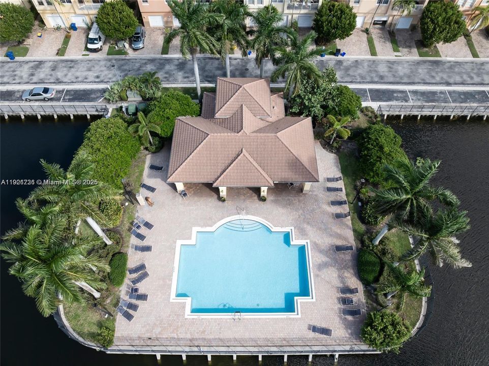 待售: $259,900 (2 贝兹, 2 浴室, 1022 平方英尺)