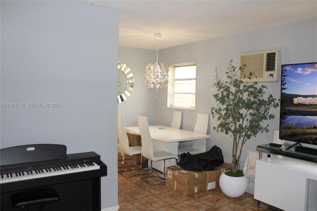 En Venta: $599,000 (3 camas, 1 baños, 966 Pies cuadrados)