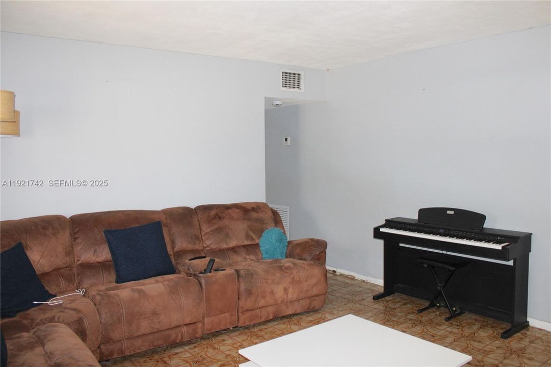 En Venta: $599,000 (3 camas, 1 baños, 966 Pies cuadrados)