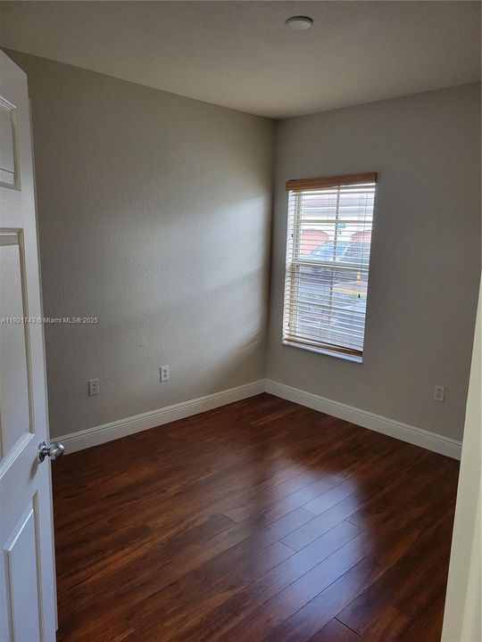 合同活跃: $2,550 (3 贝兹, 2 浴室, 1160 平方英尺)