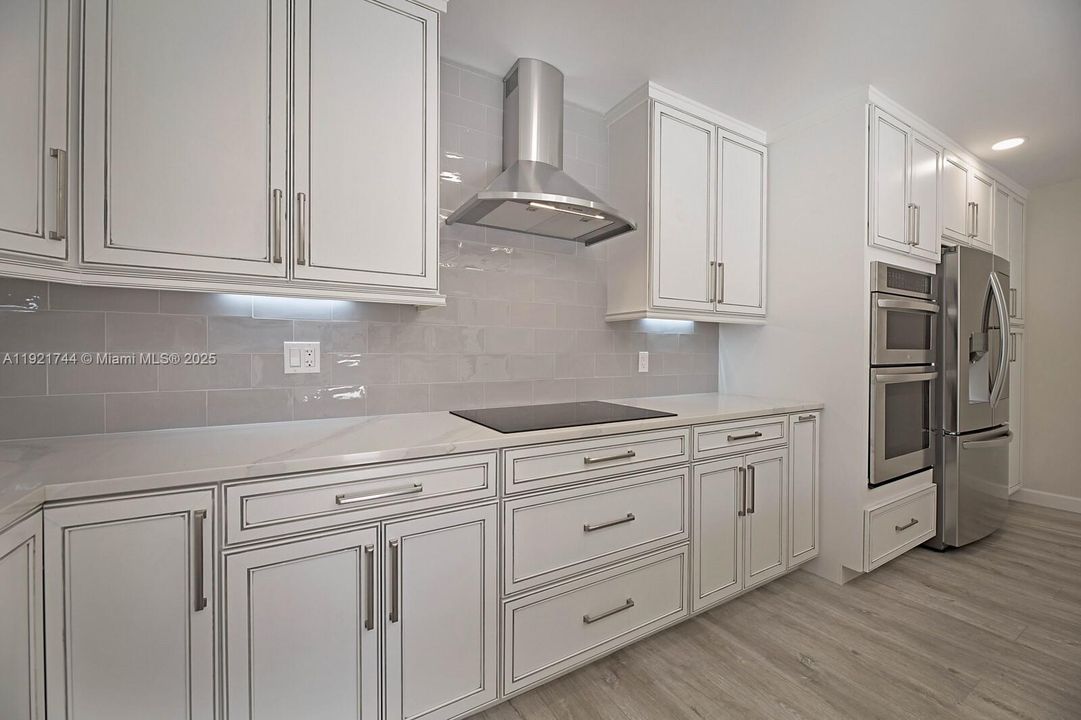 В аренду: $4,250 (2 спален, 2 ванн, 1708 Квадратных фут)